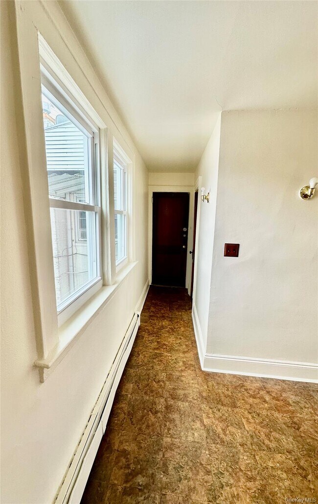 Building Photo - 918 Hempstead Turnpike
