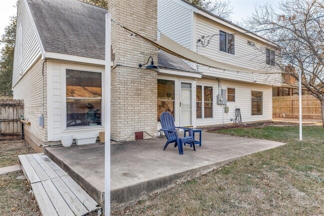 Building Photo - 4002 Biscay Dr