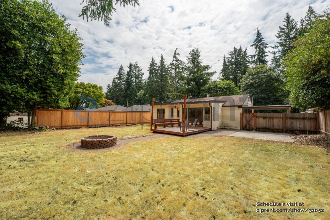 Building Photo - 122 NE 130th St