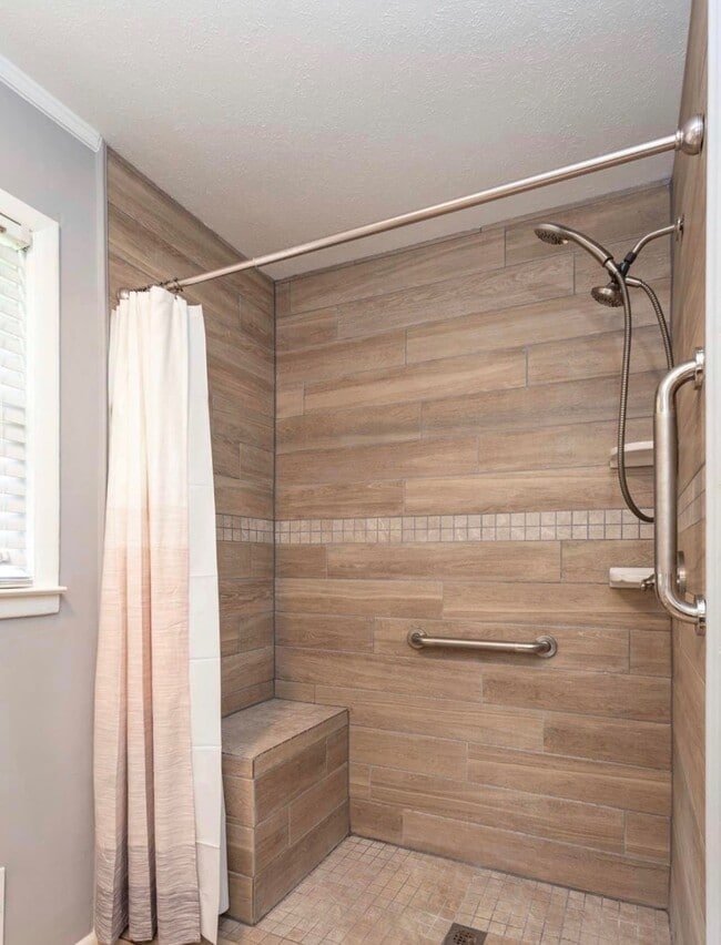 Building Photo - 947 Boswell Dr