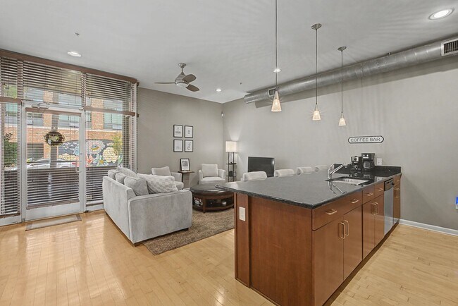 Building Photo - 437 Monroe Ave