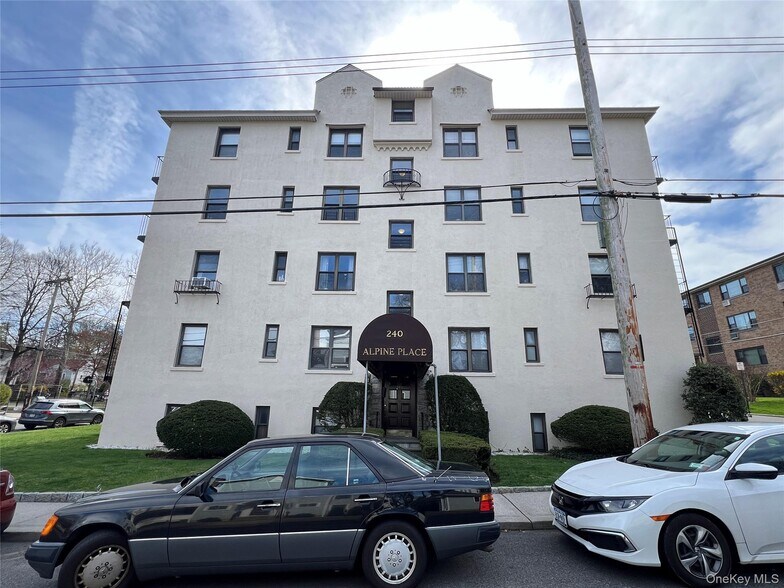 Building Photo - 240 Alpine Pl