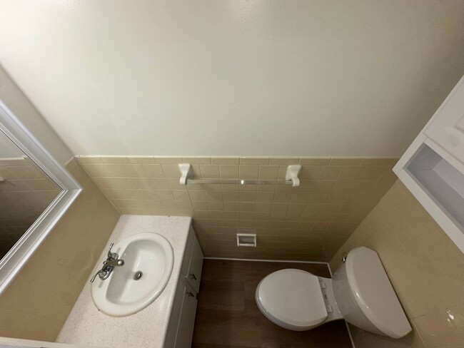 Building Photo - SPACIOUS TOWNHOME WITH FINISHED BASEMENT