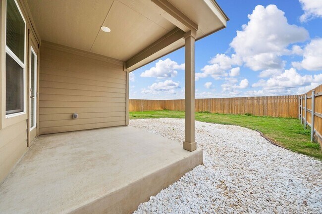Building Photo - 1080 Amble Oak