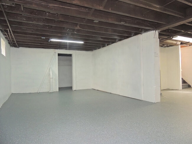 Building Photo - Renovated Colonial with 4 Beds - 1.5 Baths