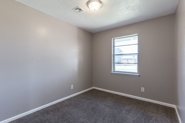 Building Photo - Spacious 4-Bedroom Home with Modern Updates and a Big Yard