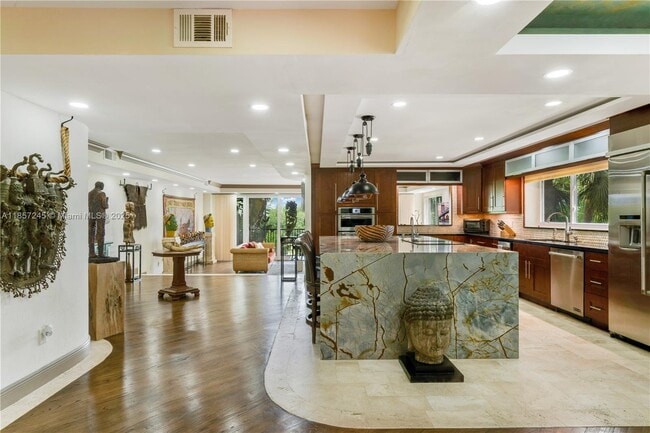 Building Photo - 6100 Paradise Point Dr