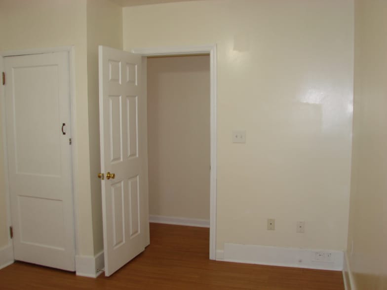 Building Photo - 721 Main St