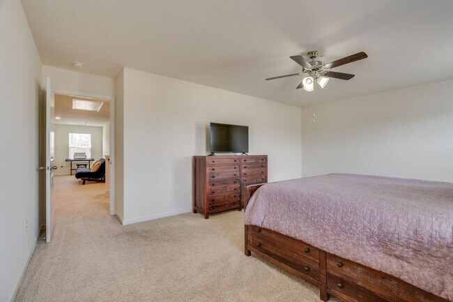 Building Photo - 4 bed/2.5 bath in Kingsport, TN