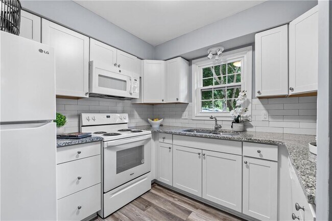 Building Photo - 80 Montre Square NW