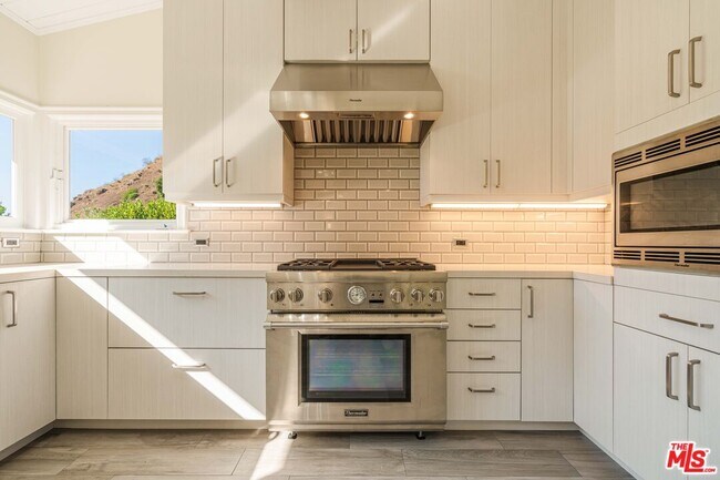 Building Photo - 1200 El Hito Cir