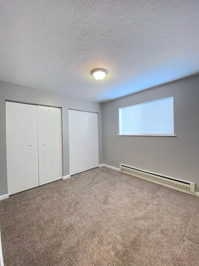 Building Photo - 146-146 Parrish Ln