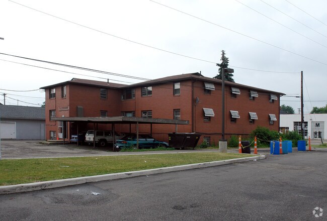 Building Photo - 3117 Tuscarawas St W