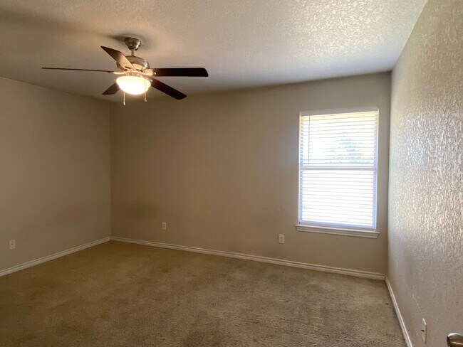 Building Photo - 160 Satch Dr