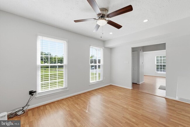 Building Photo - 2401 W Rosecroft Village Cir