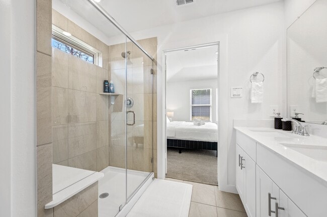 Building Photo - 1940 Velvet Oak Ln