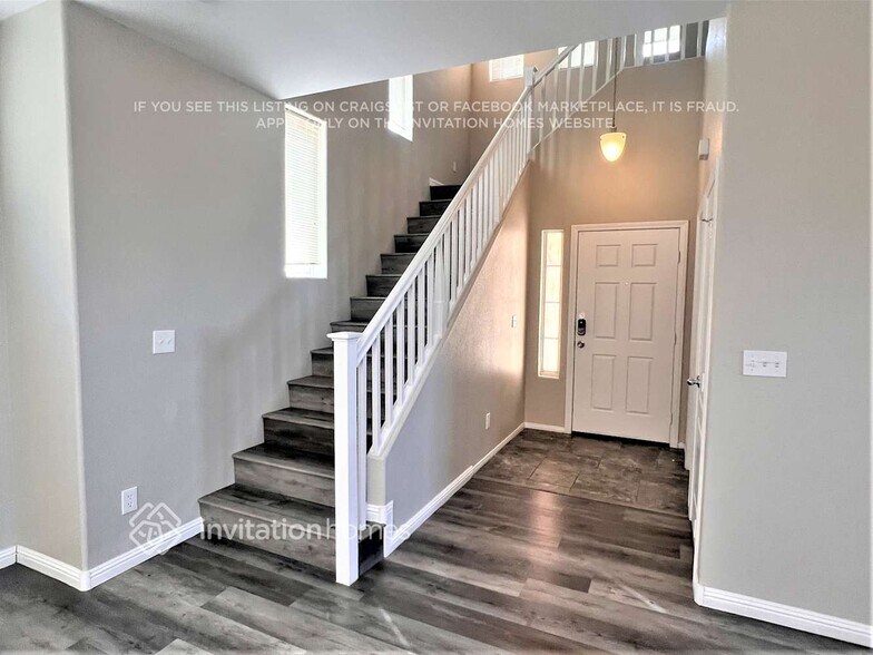 Building Photo - 708 Emerald Idol Pl