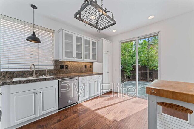 Building Photo - 24619 Montevista Cir