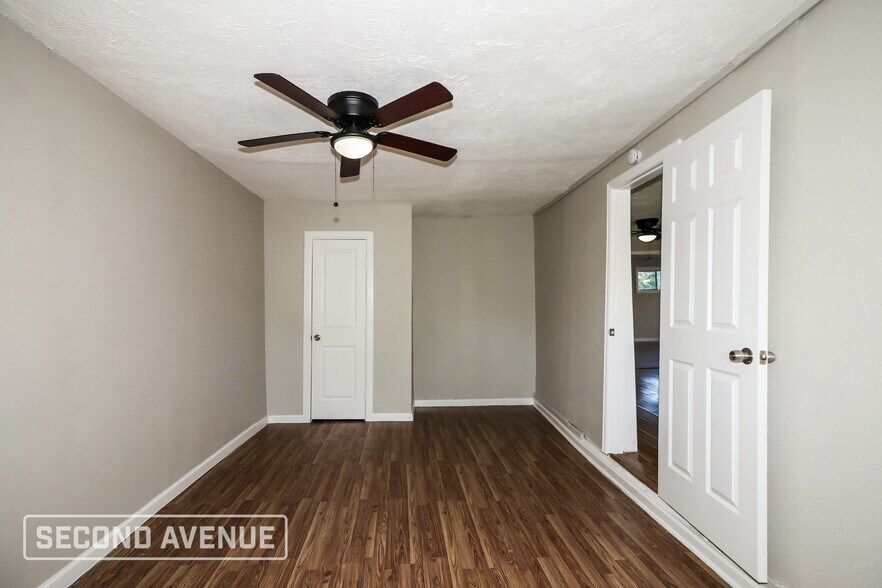 Building Photo - 5911 Kenilwood Dr