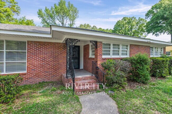 Building Photo - 1288 Davidson Dr