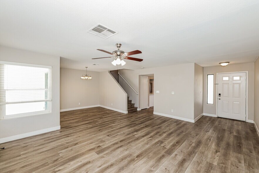 Building Photo - 2010 Waverly Cir