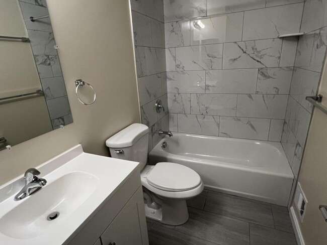 Building Photo - 937 Holborn Ct