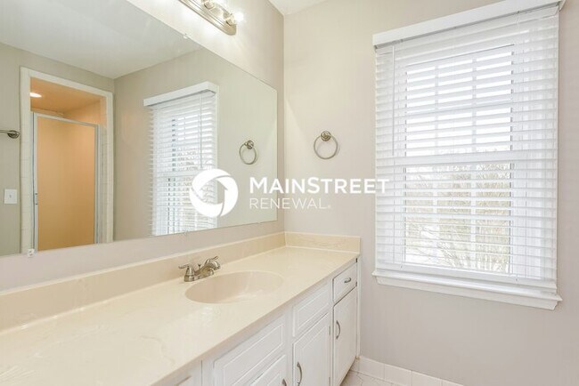 Building Photo - 4 Bedroom Pet-Friendly Home in Greensboro, NC with Main Street Renewal