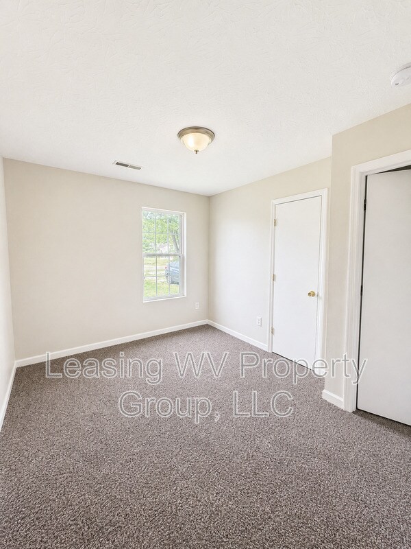 Building Photo - 304 1st St
