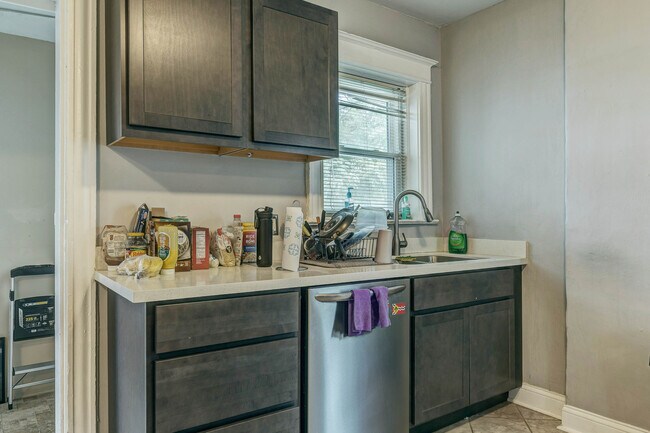 Building Photo - 6415 Cates Ave