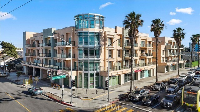 Building Photo - 1598 Long BCH