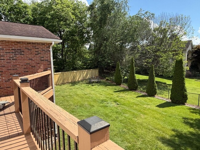 Building Photo - 3 bedroom one- level beauty in North Johnson City!