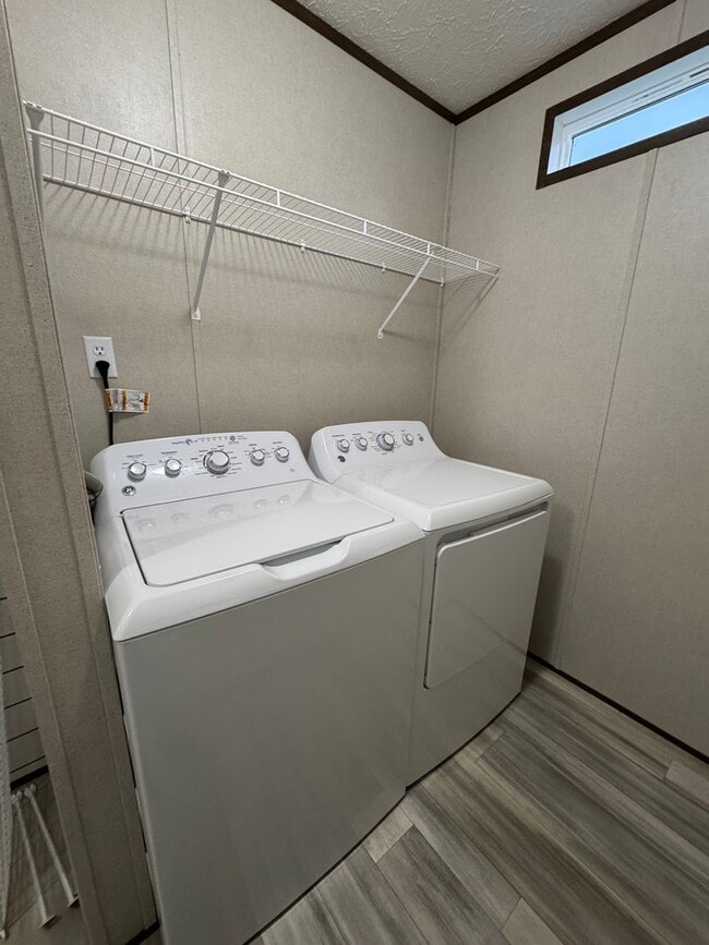 Building Photo - Newer Mobile Home in Country Setting