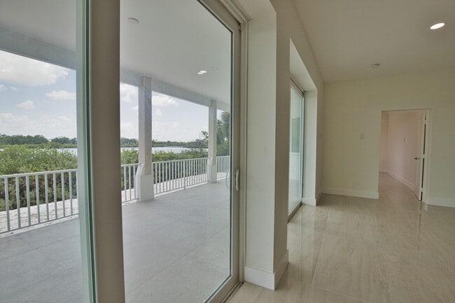 Building Photo - 13064 Via Flavia