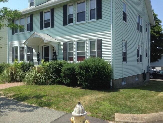 Primary Photo - 24 Hollis Ave