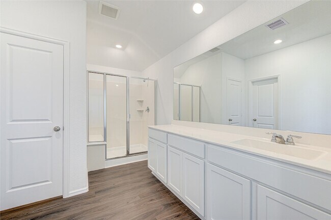 Building Photo - 5023 Lavaridge Dr