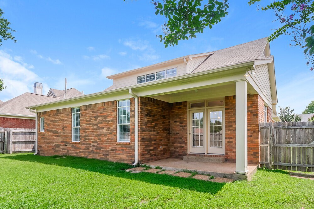 Building Photo - 4077 Course View Dr