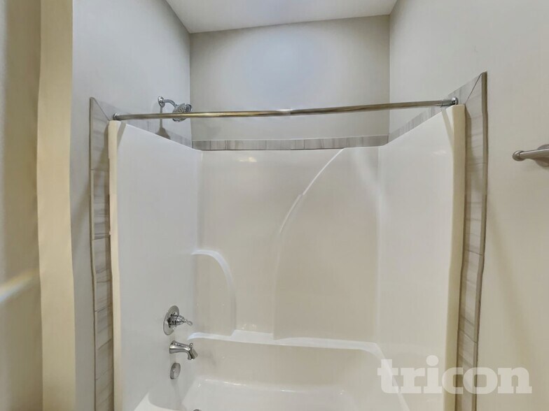 Building Photo - 825 Ellyson Dr