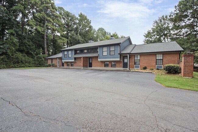Building Photo - 1205 Natchez Trce SW