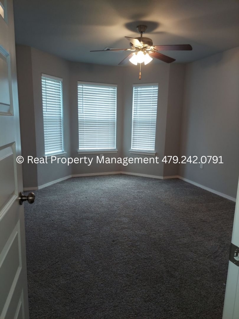 Building Photo - 1200 Sandstone Dr