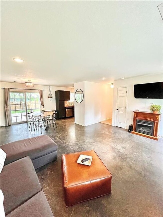 Building Photo - Cozy Home with Deck, Fenced Backyard & Modern Kitchen