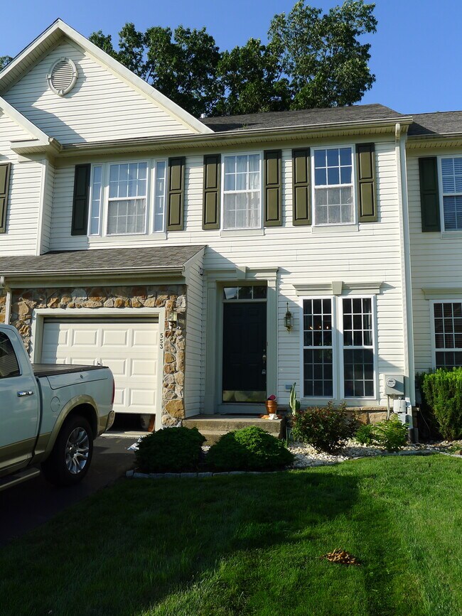 Primary Photo - 553 Mockingbird Way