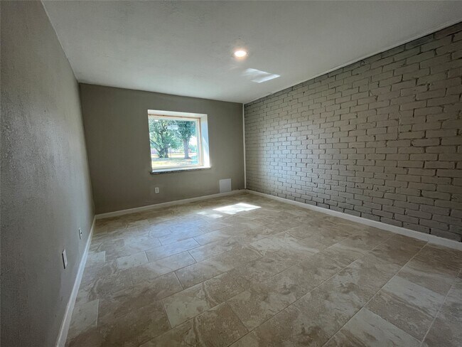 Building Photo - 12829 High Star Dr