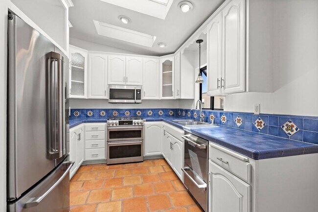 Building Photo - 114 Avenida Cadiz