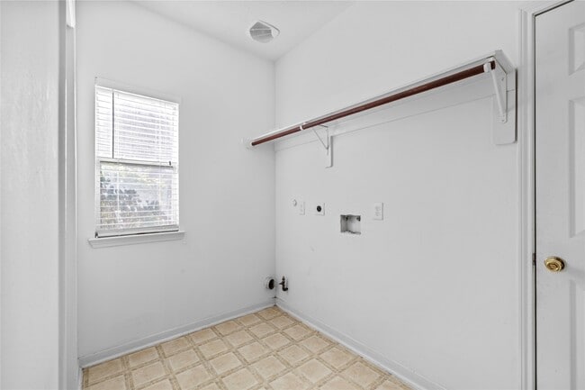 Building Photo - 1111 Blue Leaf Dr