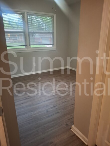 Building Photo - 8001 E 89th Ter