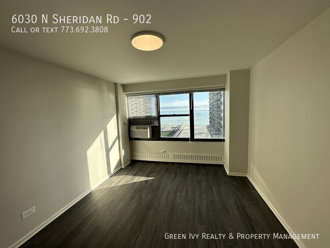 Building Photo - Incredible, Rehabbed, Edgewater Lakeside 1...