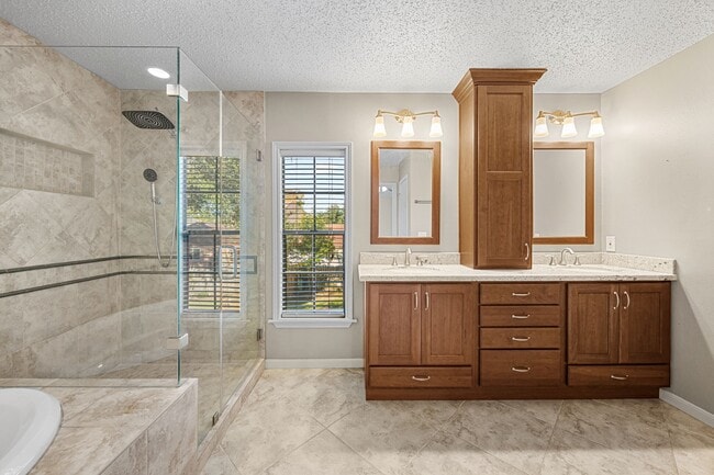 Building Photo - 15002 Havenridge Dr