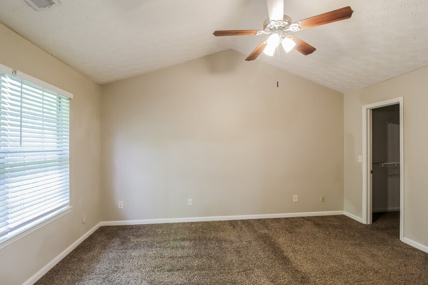Building Photo - 451 Springbottom Ct SE