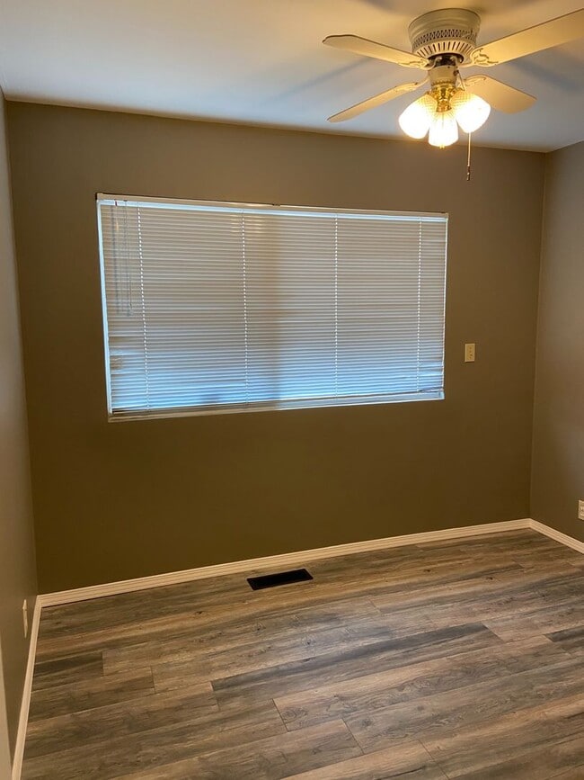 Building Photo - Great SE Portland Bungalow Close to Lynchview Park!