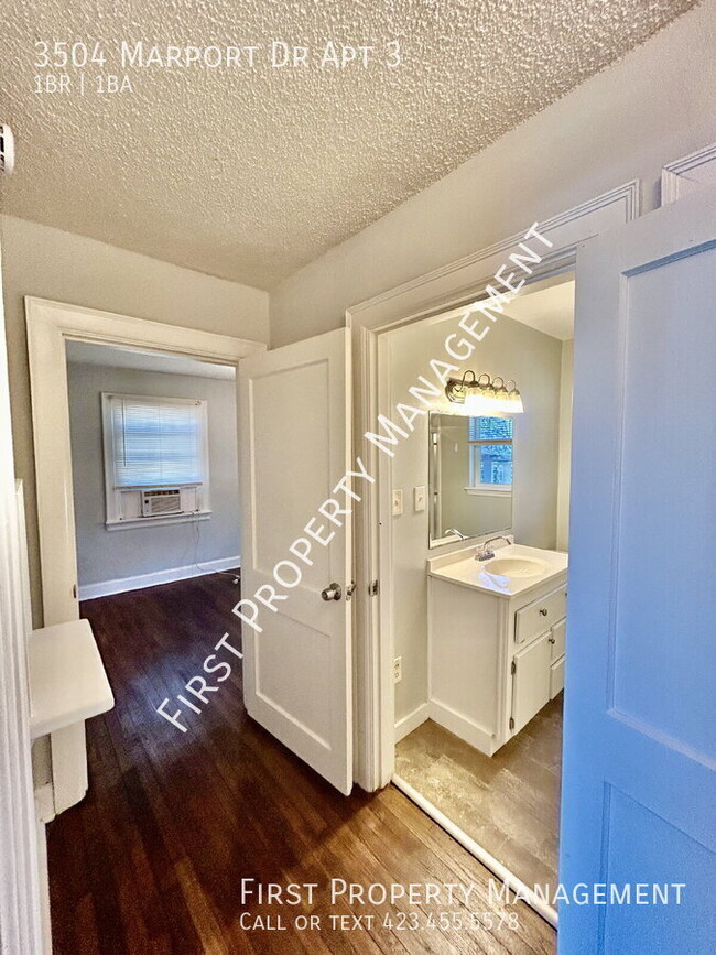 Building Photo - 1Bed/1Bath Multi-Family Unit: Washer/Dryer...